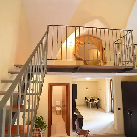 Via Castriota شقة